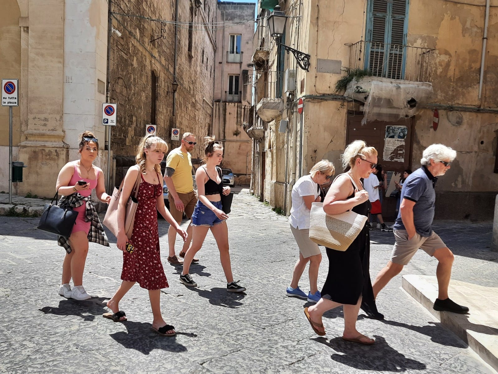 Taranto è Bellissima turisti entusiasti oggi hanno invaso la città